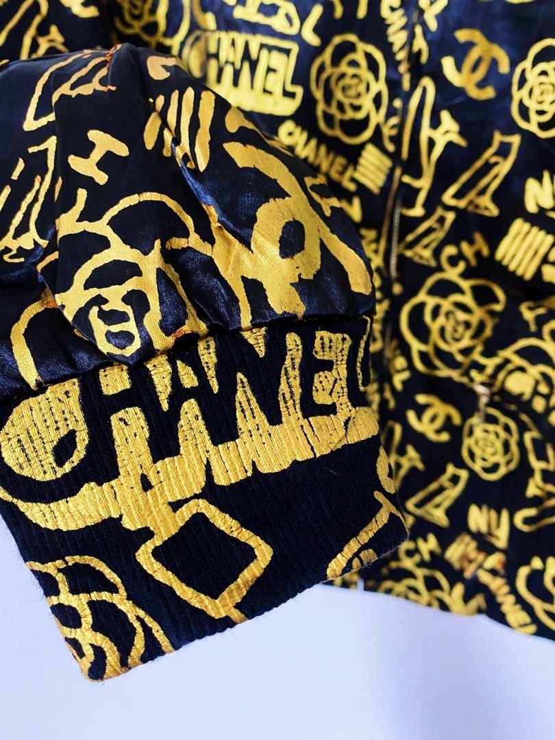 Authentic Chanel 19A Paris New York Runway Gold Black Graffiti CC Logo Top  Sz 34