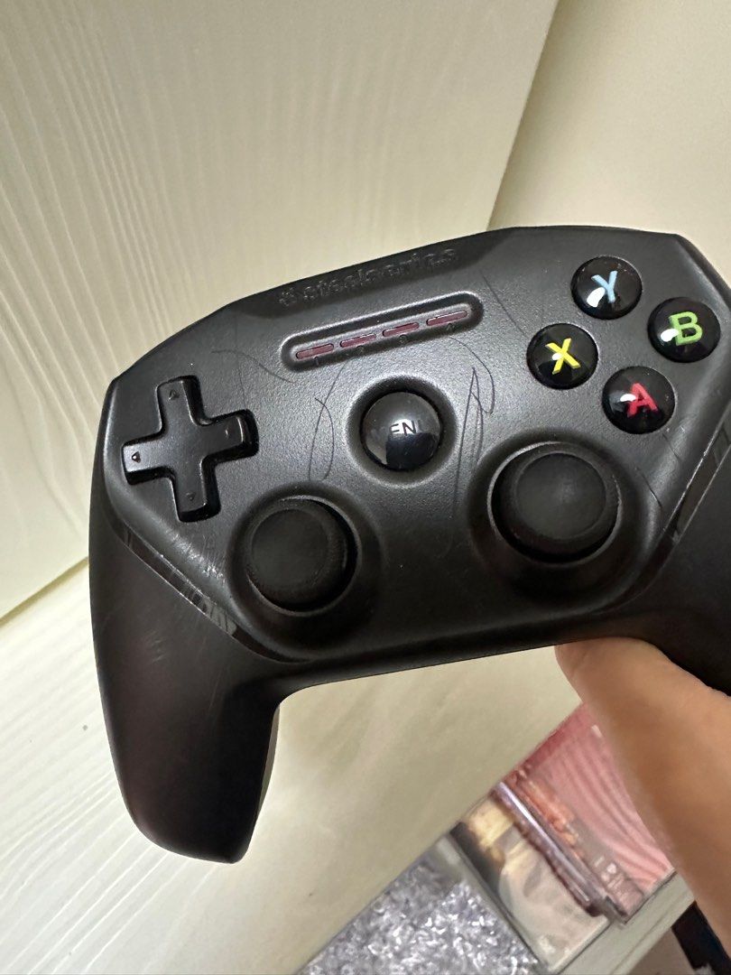 Steelseries （分類：手掣）位於 Hong Kong。 由 siumowmow 提交（商品編號 1209161970，圖片 3）。簡介： SteelSeries Nimbus Bluetooth Mobile Gaming Controller - Iphone, iPad, Apple TV - 40+ Hour Battery Life - Mfi Certified - Supports Fortnite Mobile https://www.amazon.com/SteelSeries-Nimbus-Bluetooth-Mobile-Controller/dp/B01AZC3III。