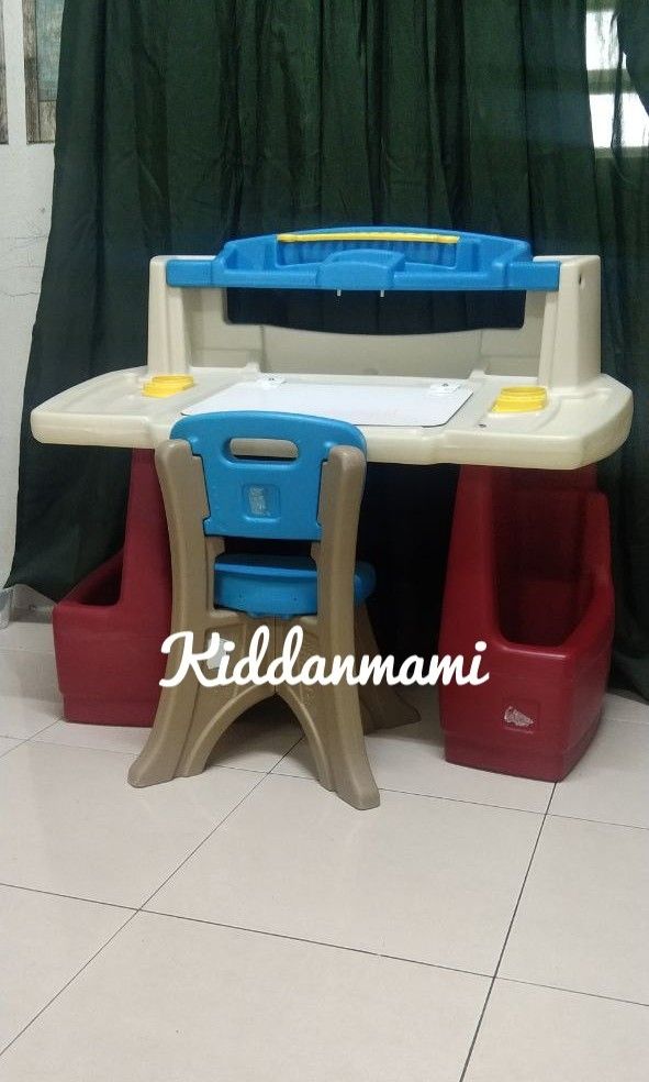 Step 2 art desk with hotsell chair