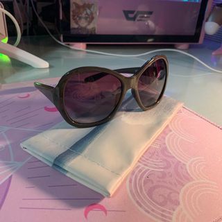 (Category: ) located in . Submitted by Karus_Room (Listing ID 1209189272, Image 1). Description: .