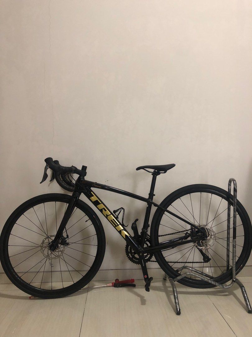 Trek domane al 2 size 44 Olah Raga Sepeda di Carousell