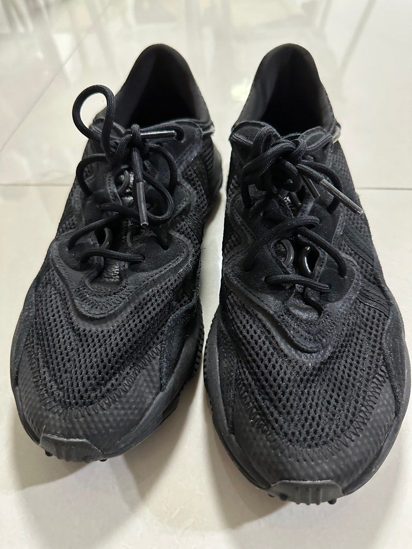 All black sales adidas ozweego