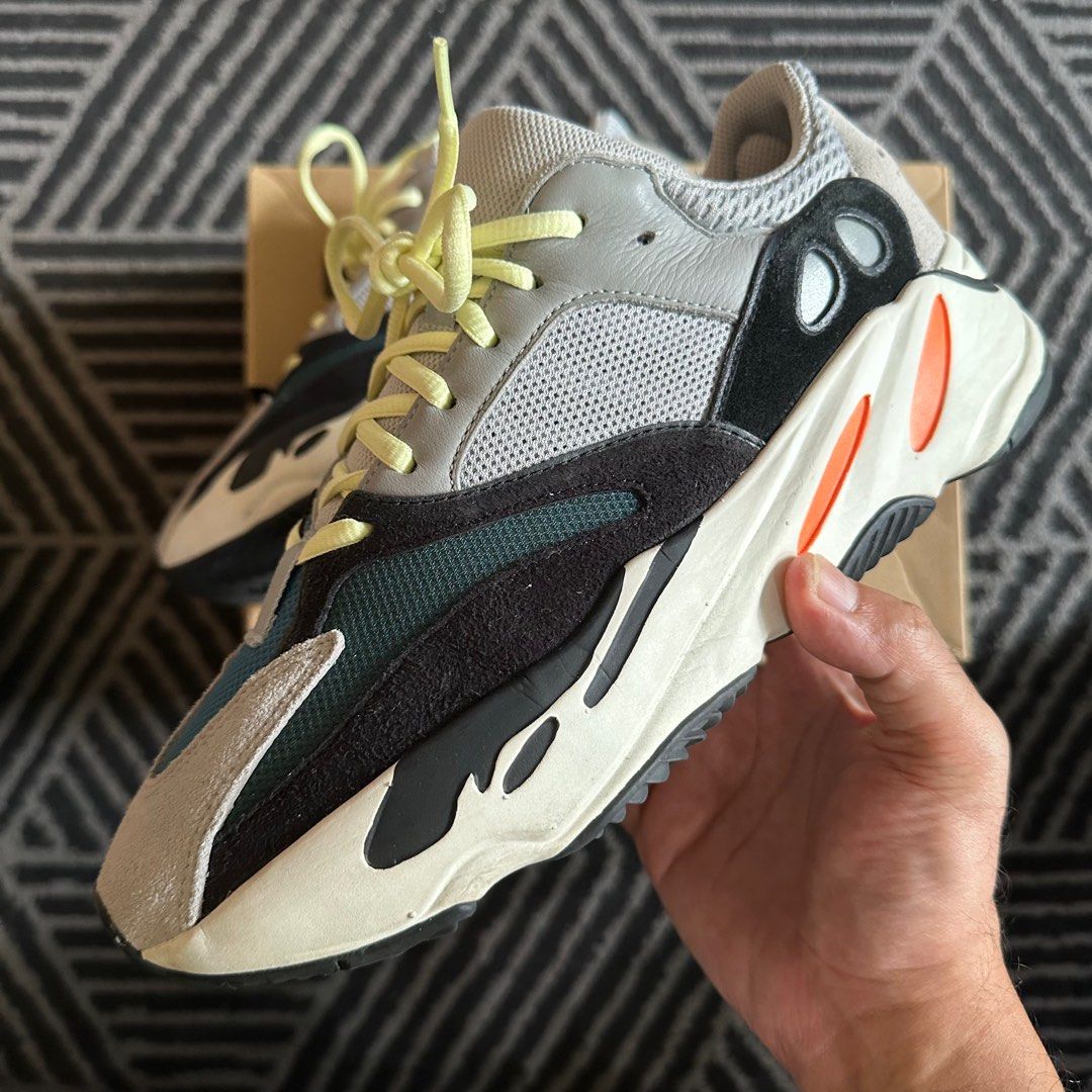 US9 Yeezy Boost Waverunner 700