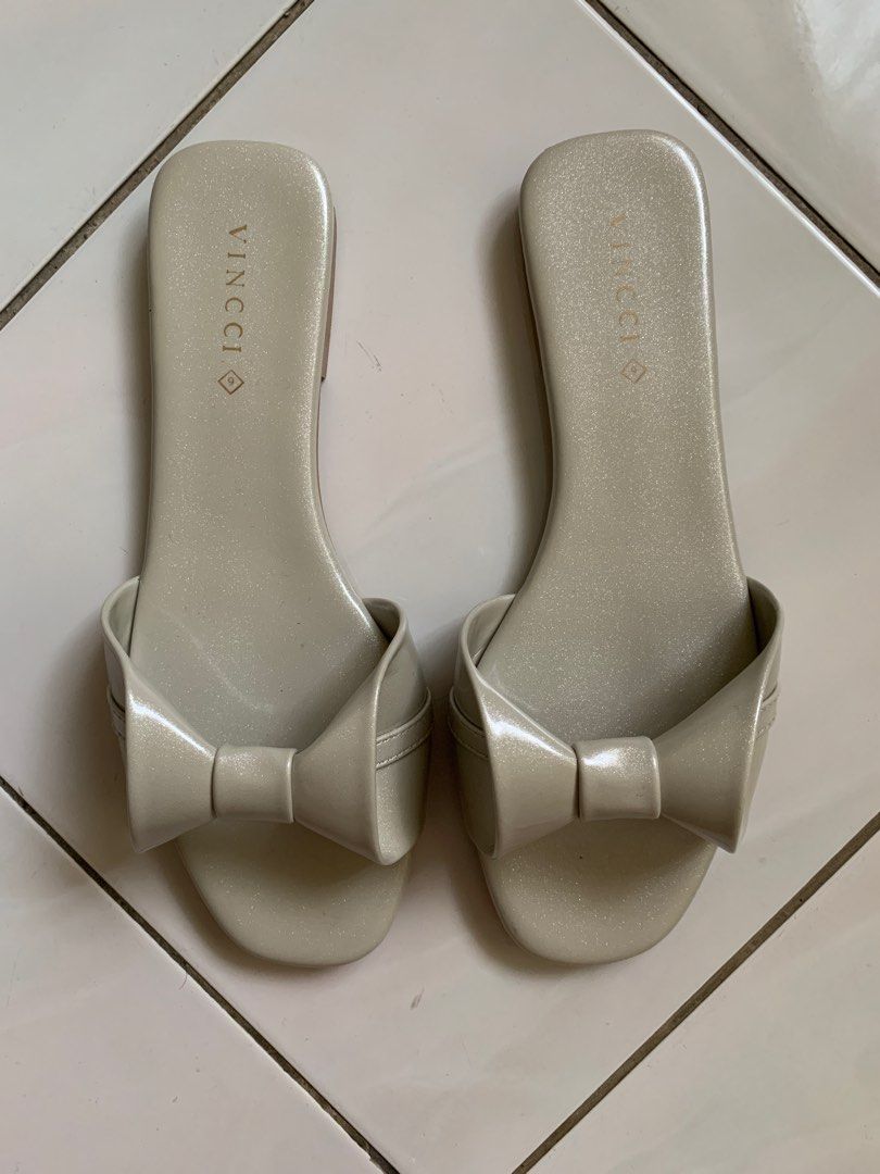 Vincci Slip On Flat Sandals, Women's Fashion, Footwear, Sandals on Carousell