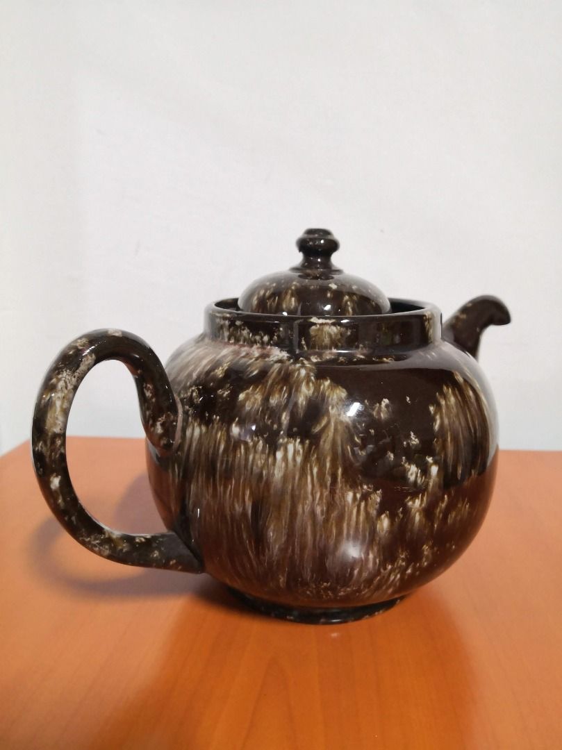 Vintage British Rockingham glaze teapot, Hobbies & Toys, Memorabilia ...