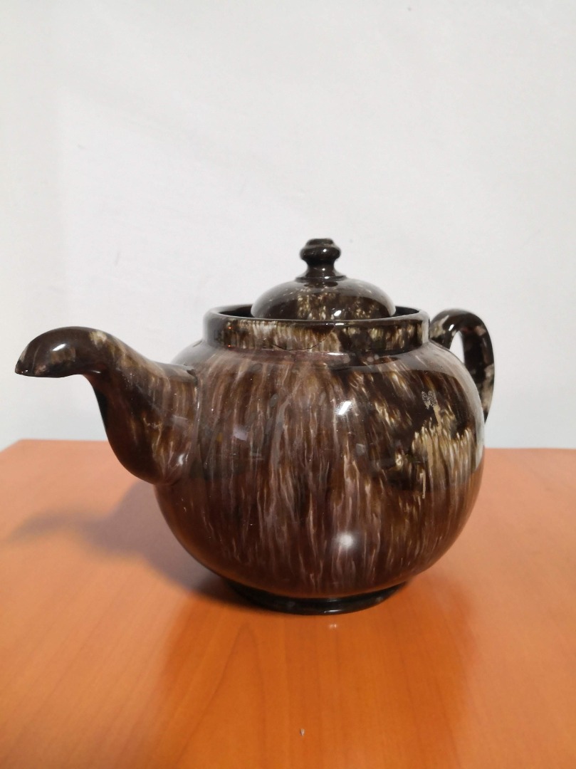 Vintage British Rockingham glaze teapot, Hobbies & Toys, Memorabilia