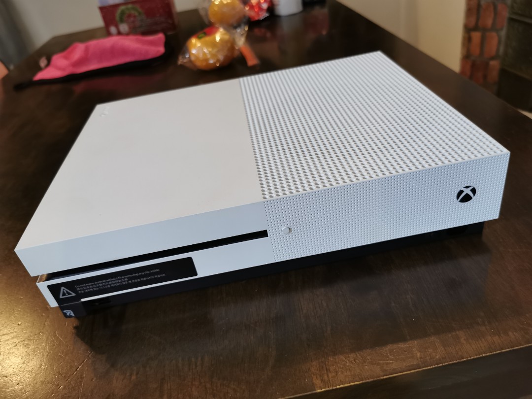 Xbox 1s, Video Gaming, Video Game Consoles, Xbox on Carousell