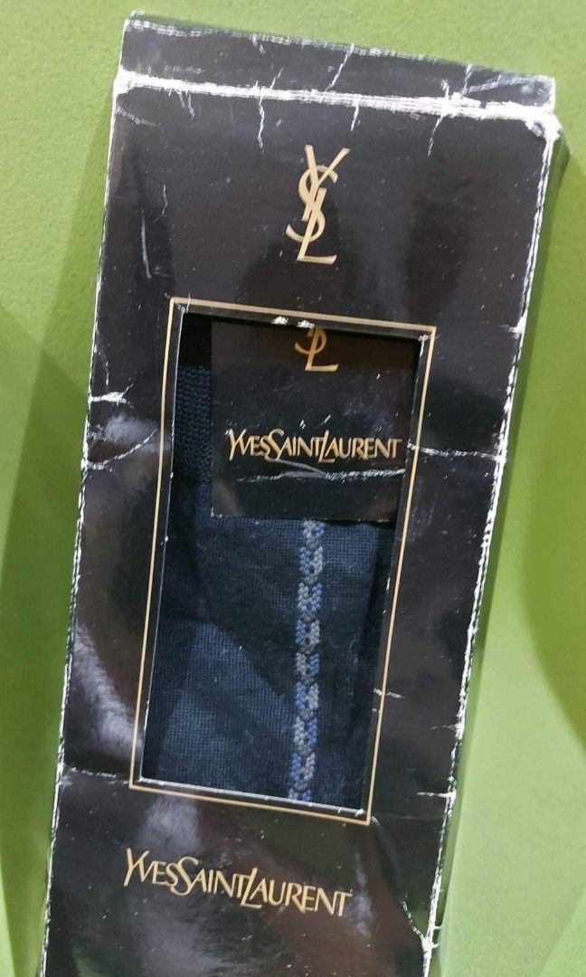 Ysl balck/blue socks with box (Category: Socks) located in Quezon City. Submitted by threetwotwo2ndaccount (Listing ID 1209090169, Image 2). Description: ysl black and blue soks with box new bawal sa maselan bawal sa barat.