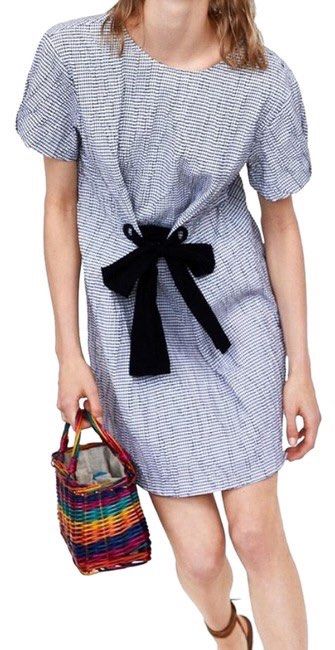 Zara Basic Front Grid Checkered Tie Knot Casual Dress (Category: Dresses) located in Manila. Submitted by BrandedCornerOutlet (Listing ID 1209105585, Image 2). Description: Has stains see the last 2 pict. nasa part na nd namn nakikita since naka-fold ung design niya🙂. Hence, selling it low. rfs: need money for Taylor Swift concert. ps. color may slightly very due to photographic lighting pps. kindly visit my bio for seller’s policy. MAKE READING