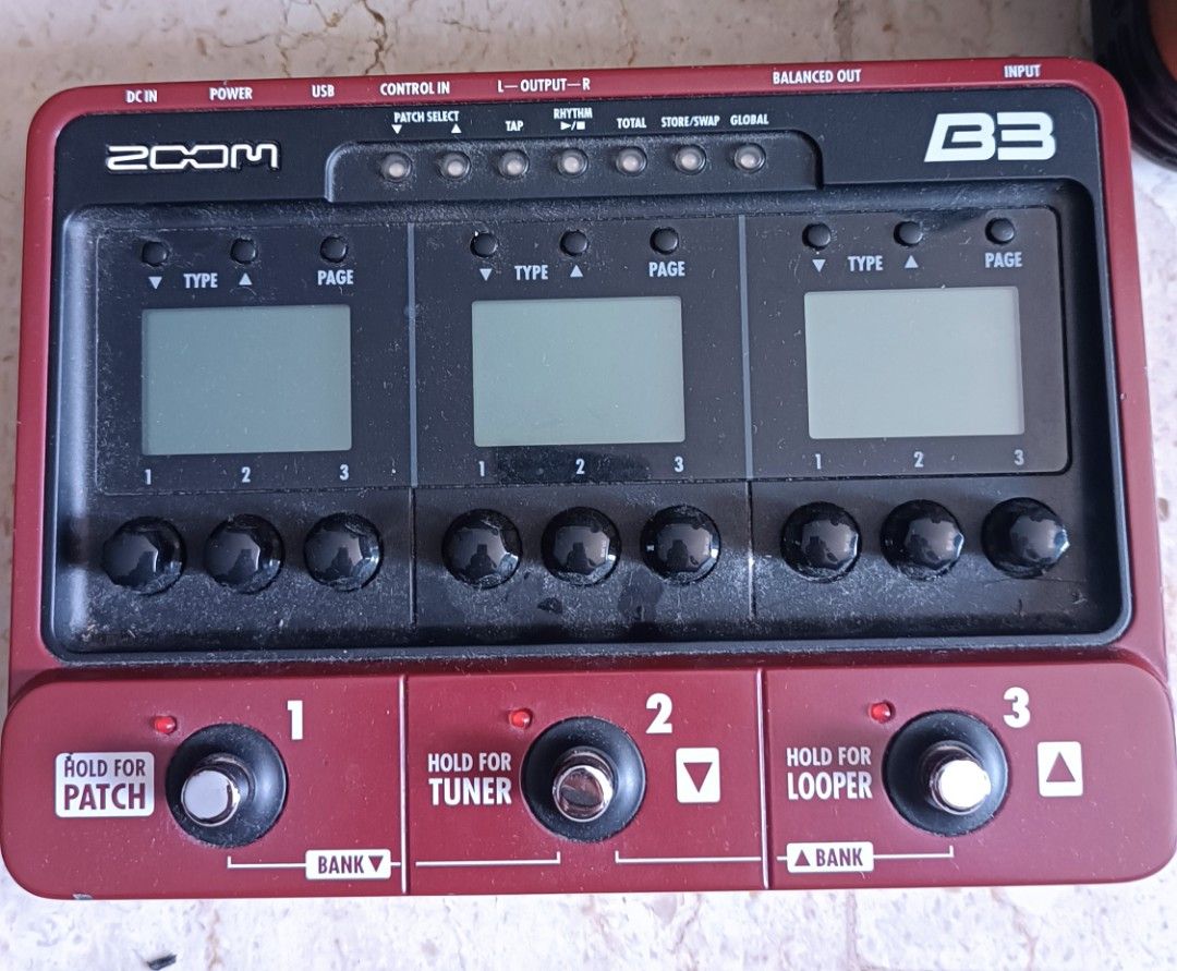 Zoom B3 Bass Pedal effects, Hobbies & Toys, Music & Media, Music