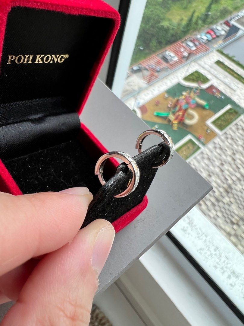 Poh Kong White Gold Earring 2024 www nnectedthebook
