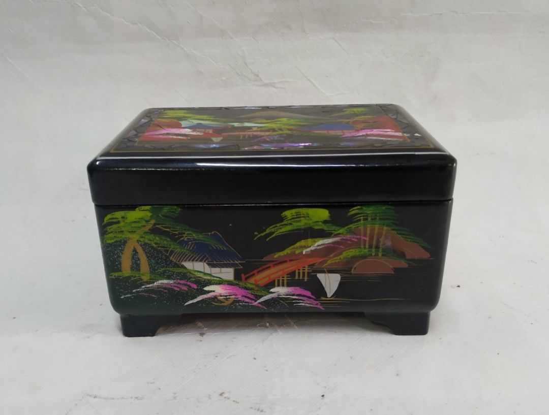 Asian outlet music box