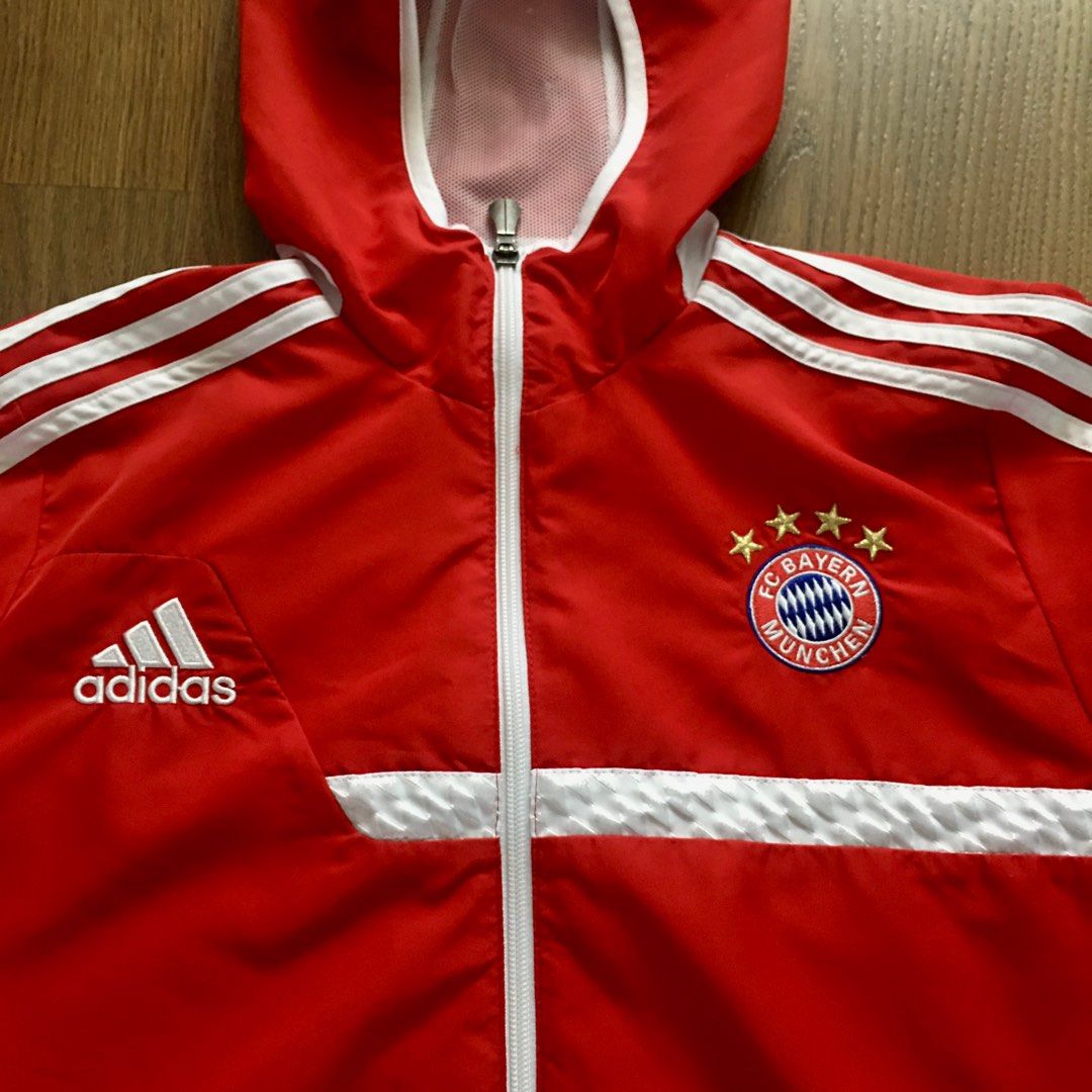 Bayern tracksuit deals