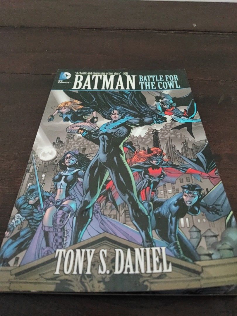 Batman : Battle for the cowl, Hobbies & Toys, Books & Magazines, Comics &  Manga on Carousell