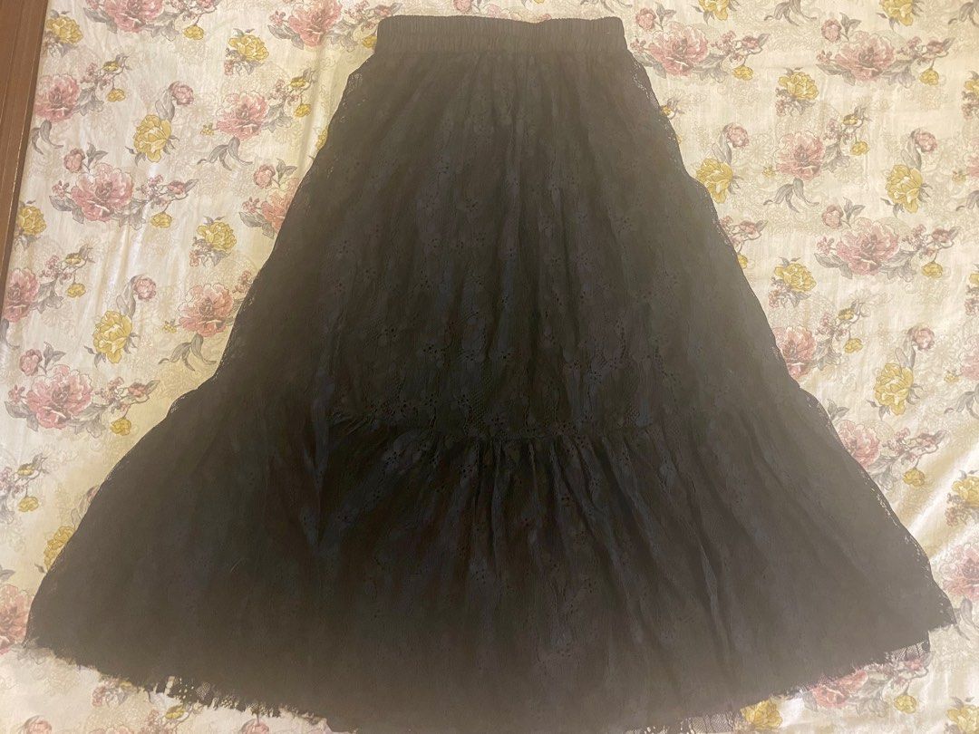 black floral texture maxi skirt (Category: Skirts) located in Tacloban City. Submitted by arcaive (Listing ID 1209385509, Image 1). Description: free for buyers! message to avail ^-^ very prettyyyy!!! waist 24-27 length 28 inches .