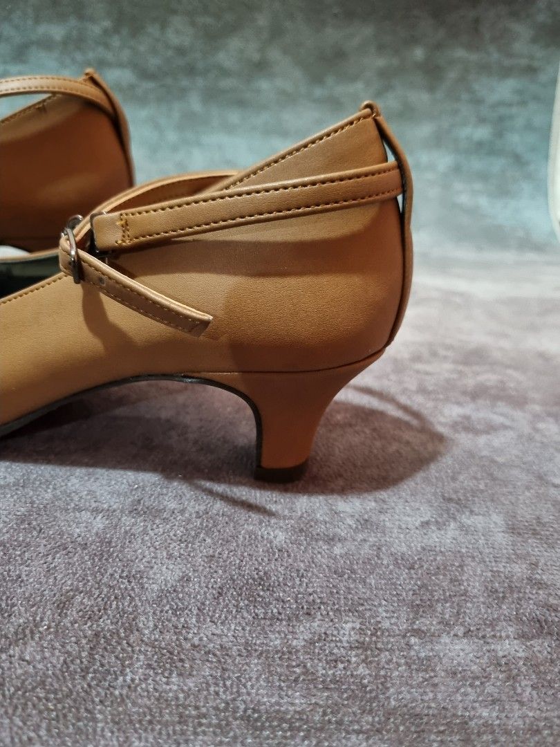 brown shoes (Category: Heels) located in San Pedro. Submitted by lovedstuff.ph (Listing ID 1209426572, Image 3). Description: like new heels: 1 inch size: 5.5.