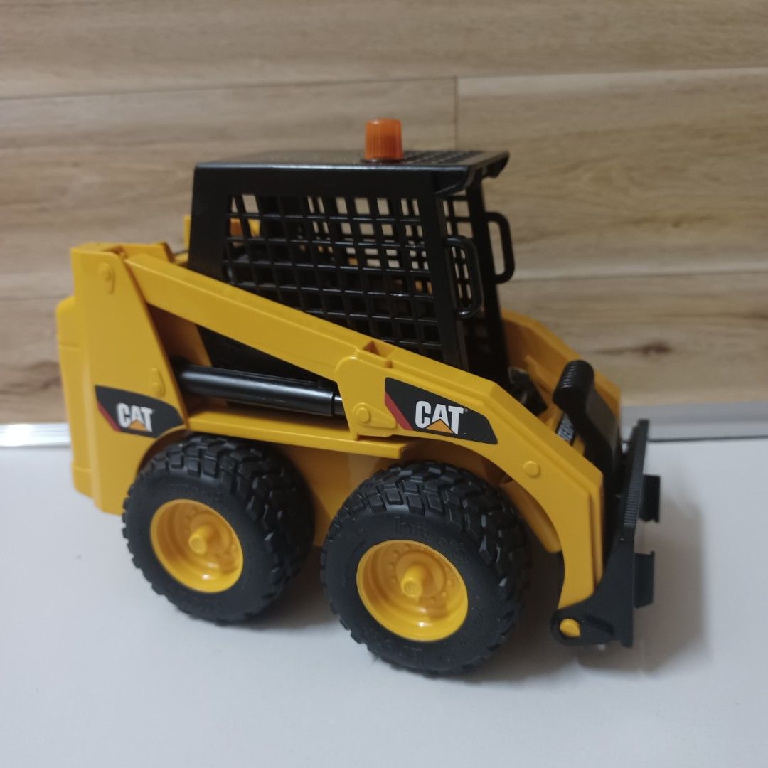 Bruder CAT Skid Steer Loader as is Hobbies Toys Toys Games
