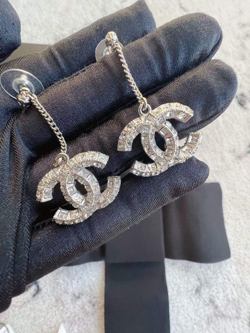 Chanel Earrings A63084 Carousell
