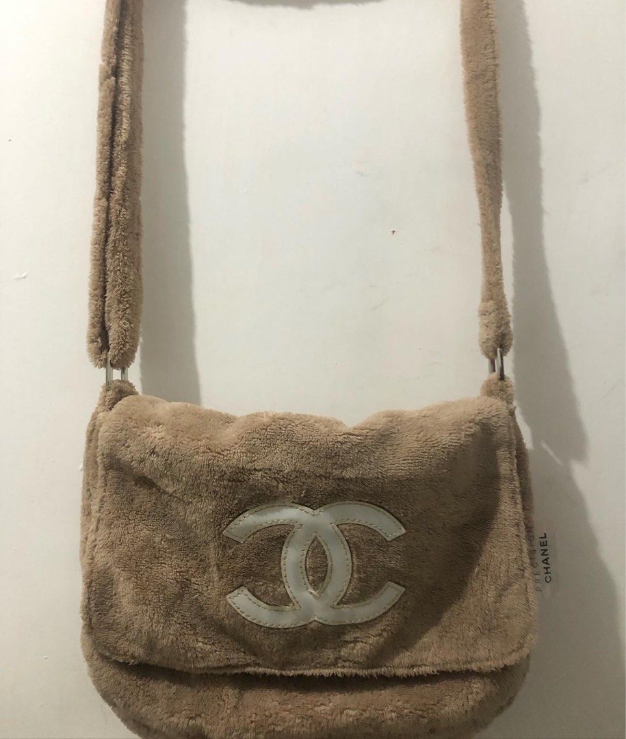 Chanel Precision Vip Gift Fluffy Bag, Barang Mewah, Tas & Dompet Di  Carousell