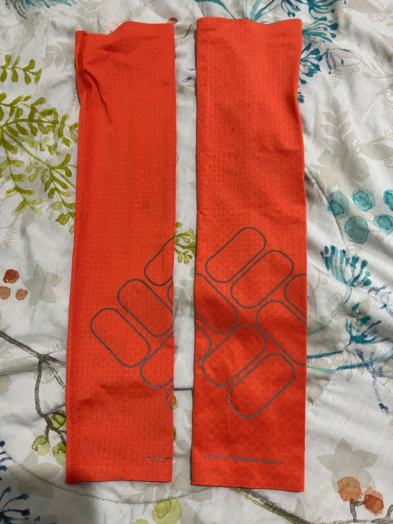 Columbia Arm Sleeves, Hobbies & Toys, Travel, Travel Essentials