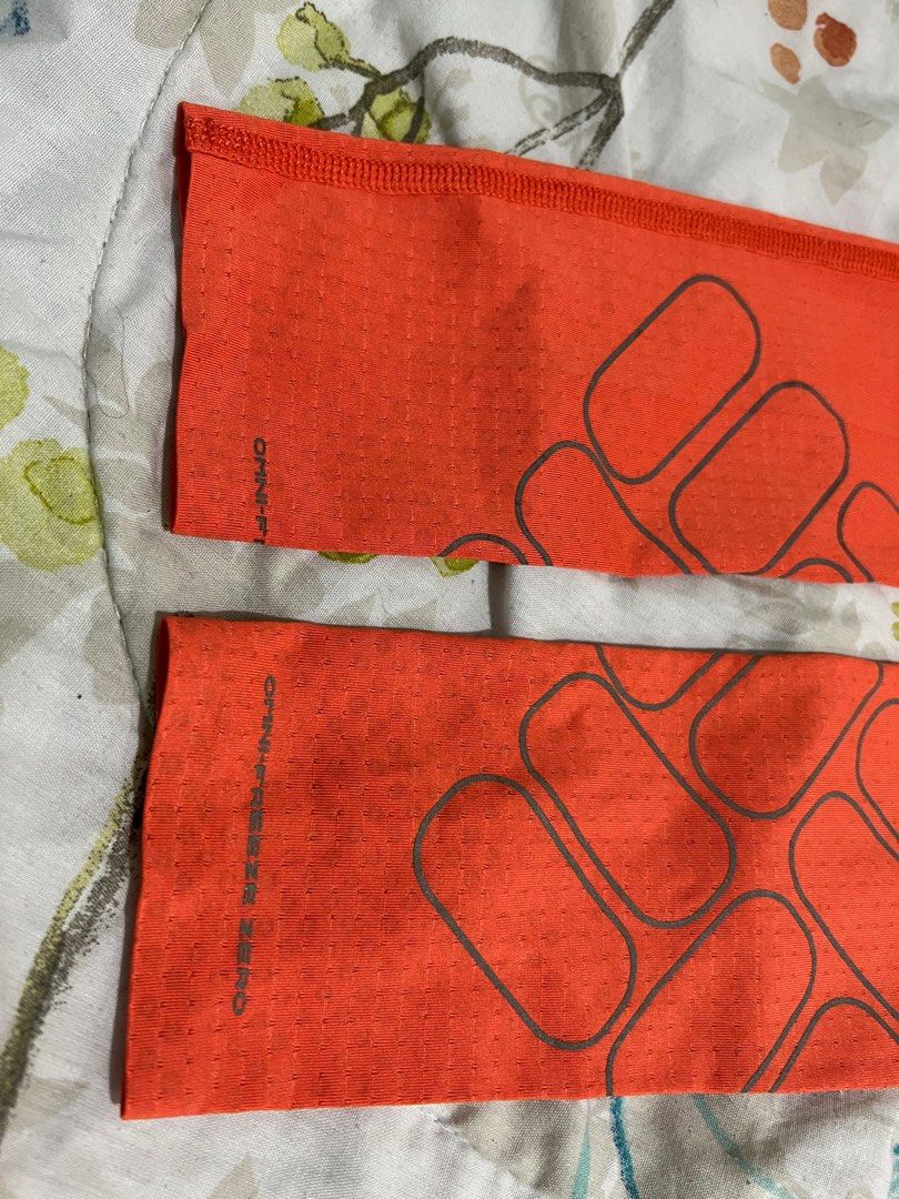 Columbia Arm Sleeves, Hobbies & Toys, Travel, Travel Essentials