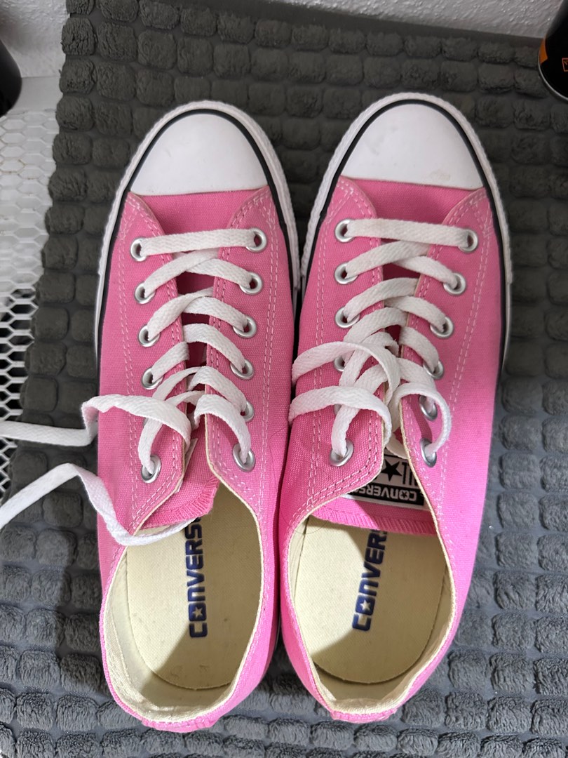 Pink ladies cheap converse shoes
