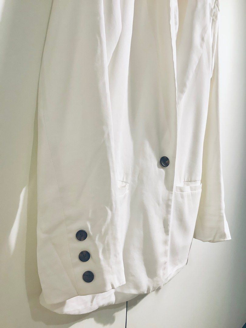 Cotton on White Blazer Coats, Women's Fashion, Coats, Jackets and Outerwear  on Carousell