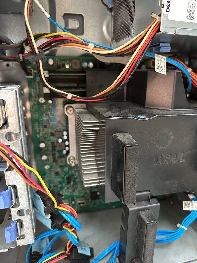 Dell Serveur PowerEdge T110 II Xeon QuadCore E3-1220 16Go 2To Perc H200 SATA (Reconditionné