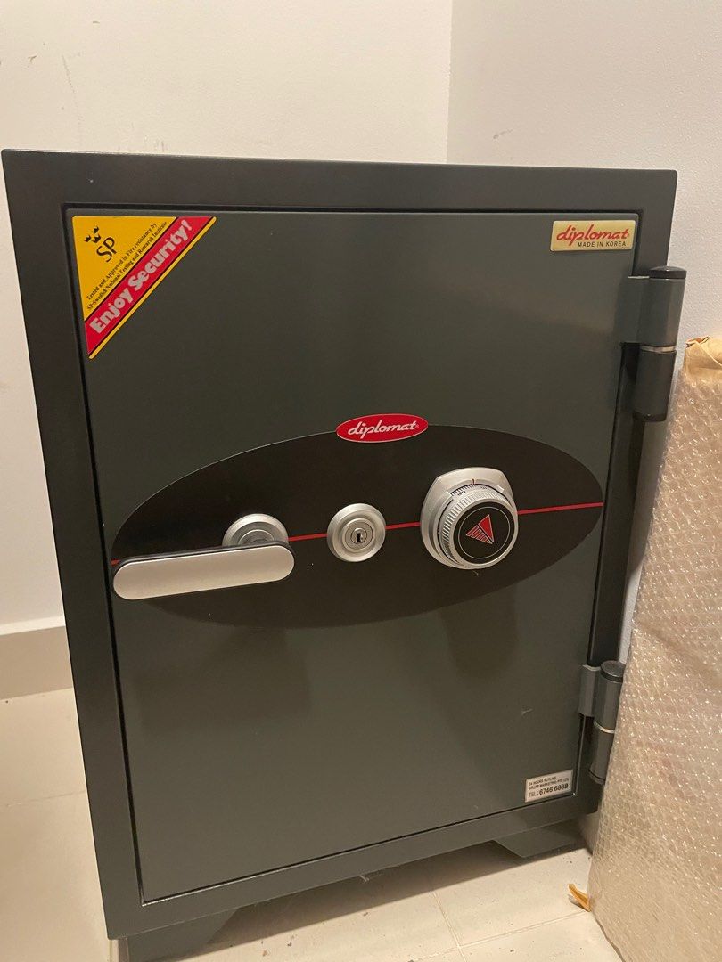 Diplomat Floor Safe, Furniture & Home Living, Security & Locks, Safe on