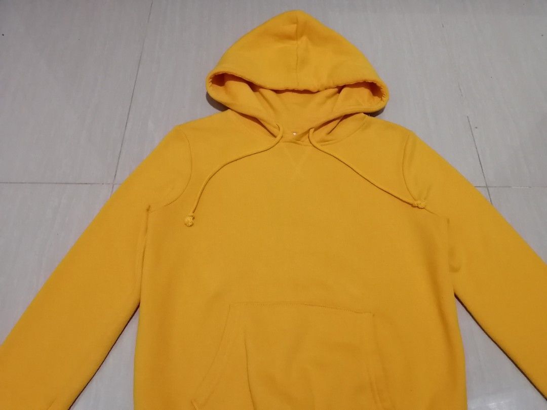 Divided by H&M hoodie (Category: Coats, Jackets and Outerwear) located in Santa Maria. Submitted by staffpicks1515 (Listing ID 1209403464, Image 3). Description: H&M by divided XS women Shoulder - 16" Sleeve length - 25" Chest - 18.5" Body length - 23 " Very good condition.