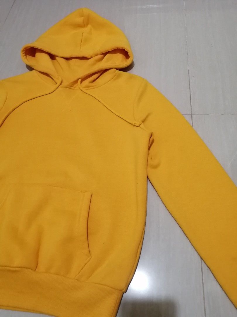 Divided by H&M hoodie (Category: Coats, Jackets and Outerwear) located in Santa Maria. Submitted by staffpicks1515 (Listing ID 1209403464, Image 2). Description: H&M by divided XS women Shoulder - 16" Sleeve length - 25" Chest - 18.5" Body length - 23 " Very good condition.