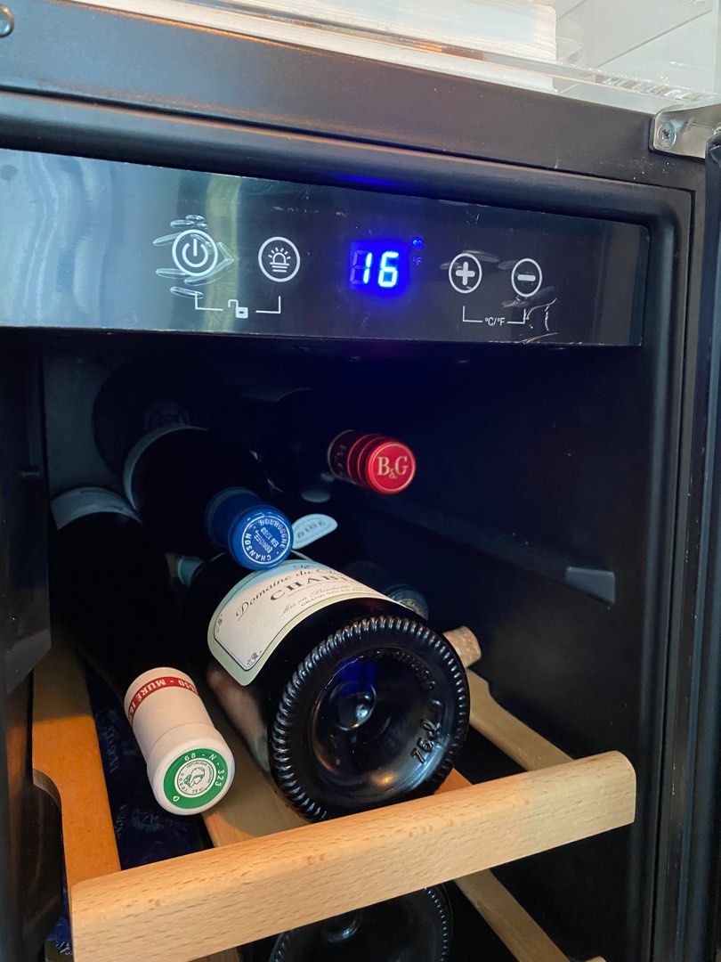 Front vent hot sale wine fridge
