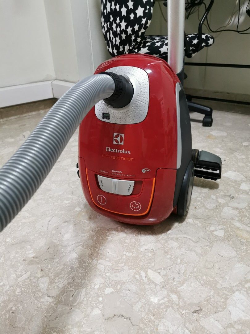 Electrolux vacuum cleaner, TV & Home Appliances, Vacuum Cleaner