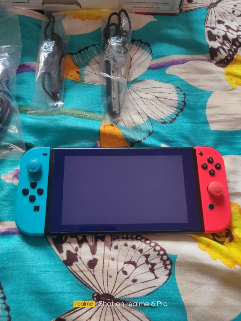 FOR SALE NINTENDO SWITCH V2 WITH PAID GAMES, Video Gaming, Video Games