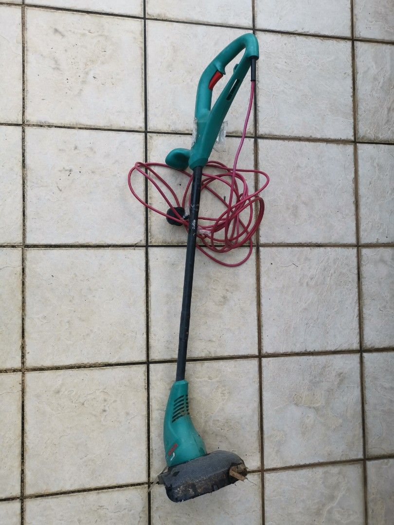 Grass trimmer, Furniture & Home Living, Gardening, Grass Mowers