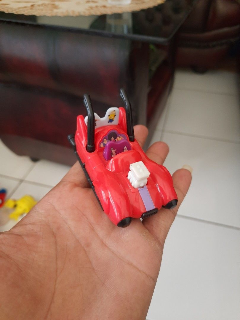 Happy meal vicious six flying car (minions the rise of gru) Toys