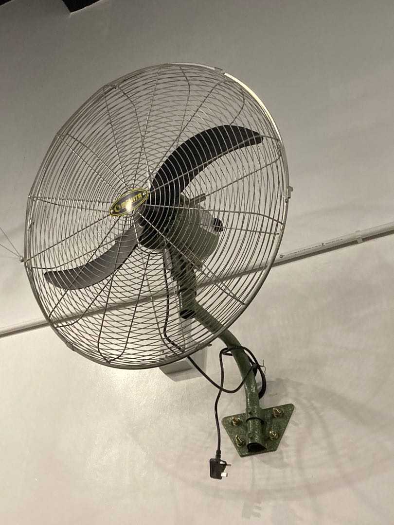 Heavy duty wall fan, Furniture & Home Living, Lighting & Fans, Fans on Carousell