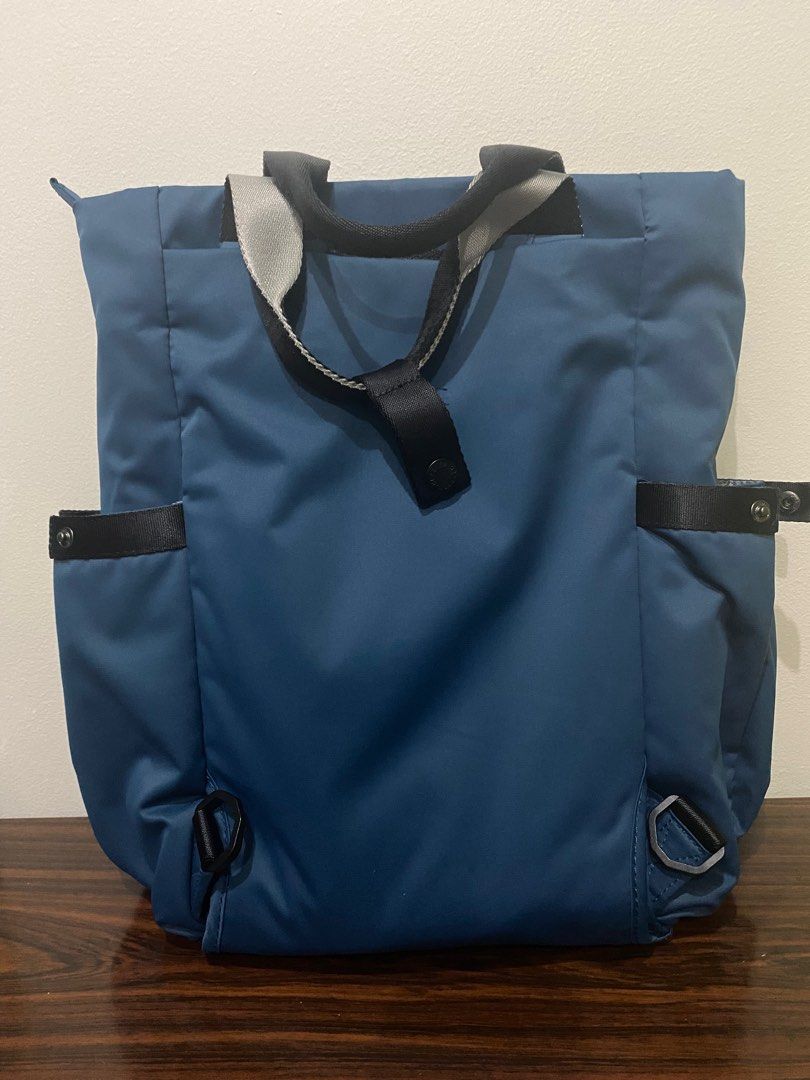 Hedgren 14” Solar Tote Bag /Backpack Navy Blue (Category: Backpacks) located in Mandaluyong City. Submitted by bookmarkdown (Listing ID 1209403579, Image 3). Description: No defects, almost new Water resistant and anti-dust RFS: Moving out / Marie Kondo — I have other listings you can check out Full description of the bag: https://hedgren.com.ph/products/solar-14-backpack-tote-botanicalg.