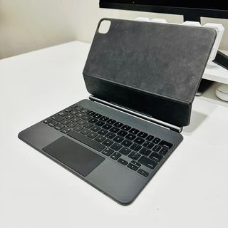 Apple Magic Keyboard for iPad Pro 11" & iPad Air (4th Gen and above)