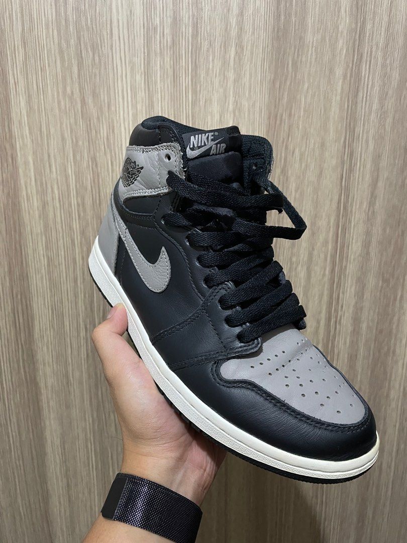 Jordan 1 High Shadow (Category: Sneakers) located in Quezon City. Submitted by ylln1 (Listing ID 1209309657, Image 1). Description: with box and extra grey laces midsole seps due to aging RFS: downsizing collection.