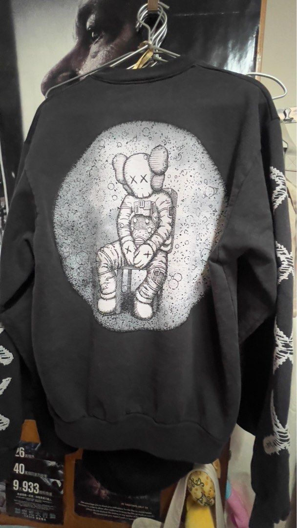 Kaws for Kid Cudi Moon Man Black print crewneck sweatshirt, 男裝