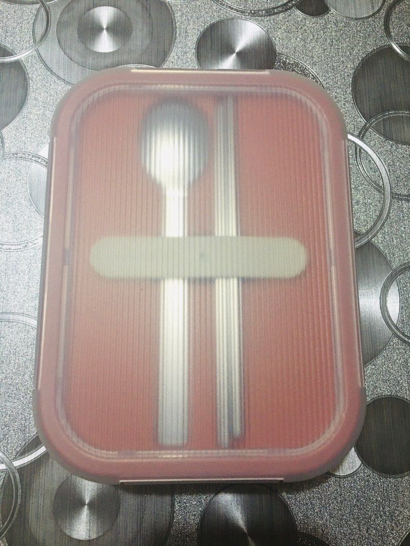 LocknLock glass lunch box (Category: Food Organization & Storage) located in Pasig City. Submitted by instawardrobe (Listing ID 1170485315, Image 3). Description: Made of premium borosilicate glass that is safe to use in microwaves, ovens, freezers, & dishwashers. Last price posted above. Send me a PM for more pictures. .