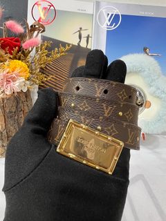 (Category: ) located in . Submitted by Neverfull_Luxury_Accessories (Listing ID 1209358150, Image 1). Description: .