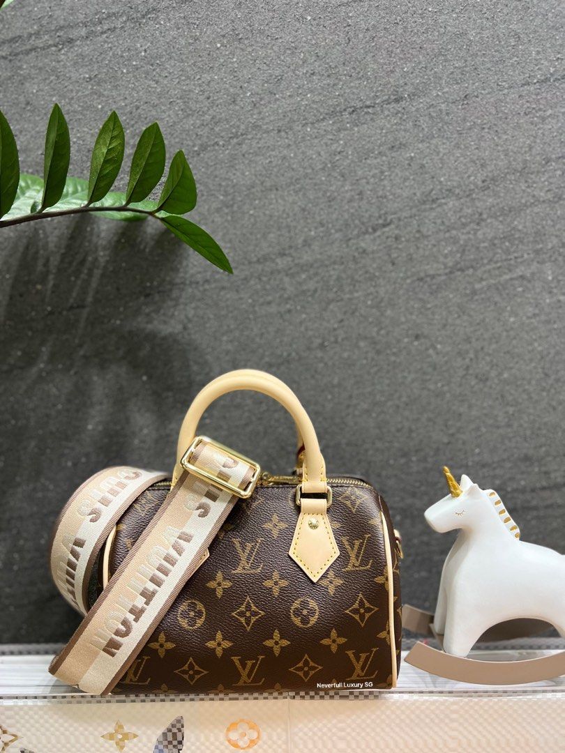 Speedy 20 monogram with Beige Bandoulière review + mod shots & LV strap  chat + what's in my bag 