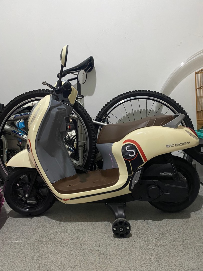 Mainan anak motor aki listrik honda scoopy, Babies & Kids, Toys