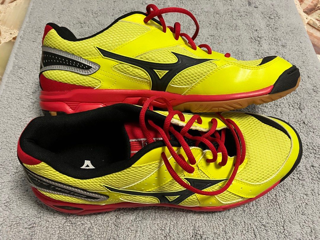 Mizuno wave twister 4 top gold