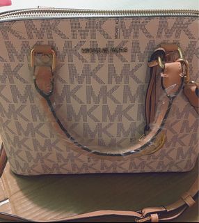 (Category: ) located in . Submitted by goodthrift (Listing ID 1209280397, Image 1). Description: .
