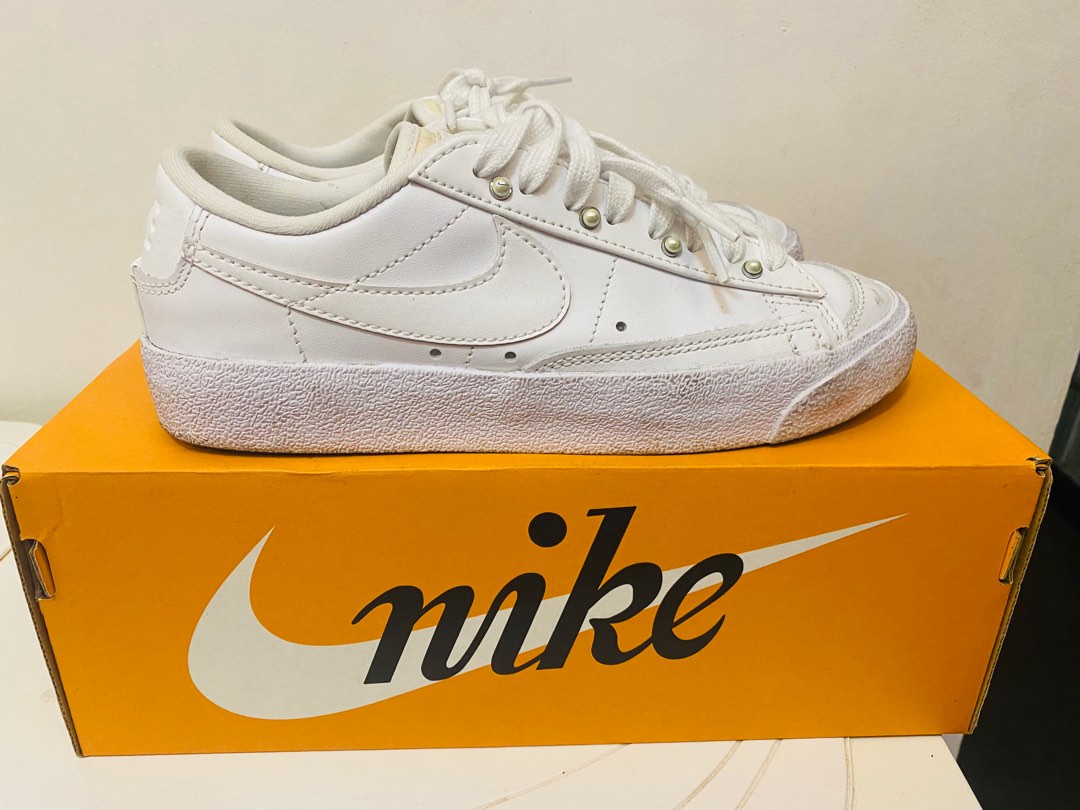 Nike rubbershoes / white sneakers (orig price was P5,300), Women's ...