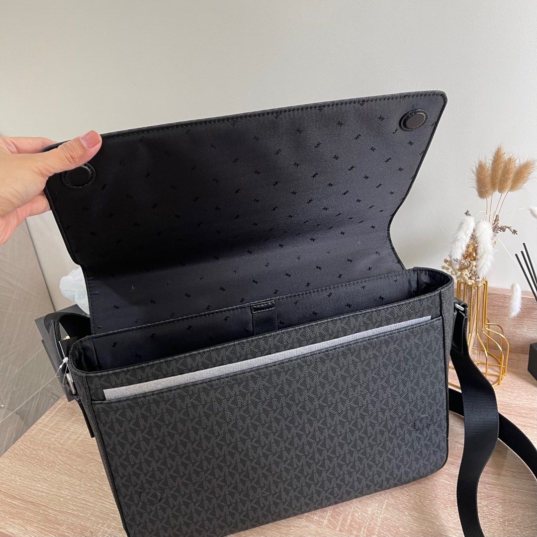 ON HAND Michael Kors Harrison Front Flap Laptop / Messenger Bag, Women