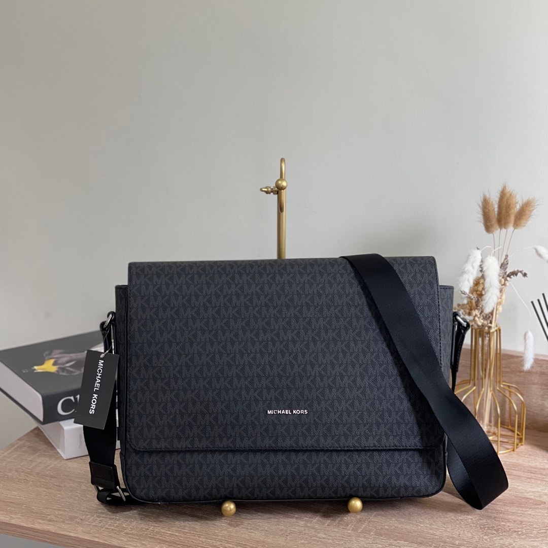 ON HAND Michael Kors Harrison Front Flap Laptop Messenger Bag